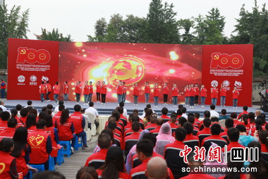 “水伪,电气 千铝寐,人进万家”党员志愿服务活动启动现场。文潇摄