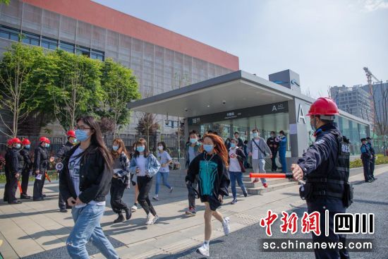  “应急毯,使命·2021”成都分演习场。（成都高新减灾研究所供图）