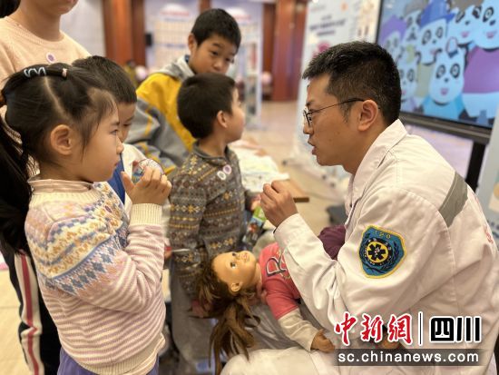 图为活动现场。 图为活动现场。