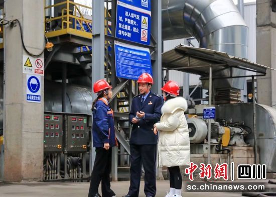乐山市沙湾区税务局“大企业首席联络员”走访了解省级重大项目涉税需求。四川税务供图 乐山市沙湾区税务局“大企业首席联络员”走访了解省级重大项目涉税需求。四川税务供图