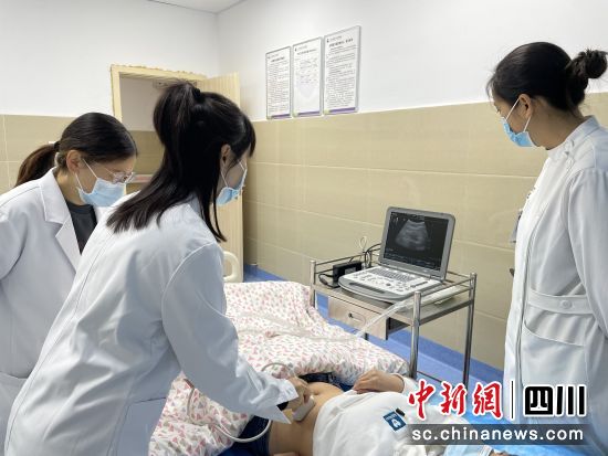 图为超声引导下腰方肌阻滞。成都市妇女儿童中心医院供图 图为超声引导下腰方肌阻滞。成都市妇女儿童中心医院供图