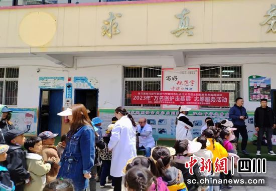 图为筛查现场。成都市妇女儿童中心医院供图 图为筛查现场。成都市妇女儿童中心医院供图