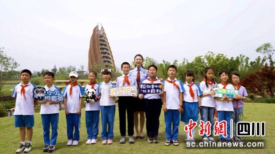 成都市大熊猫繁育研究基地税法“云课堂”现场。四川税务供图 成都市大熊猫繁育研究基地税法“云课堂”现场。四川税务供图