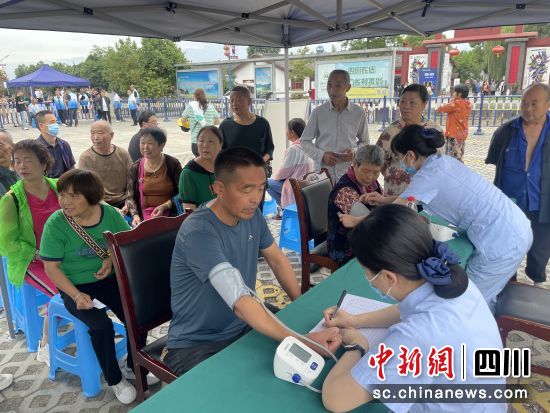 义诊现场。 德阳市卫健委供图