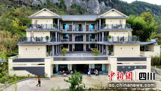 近年来,曾家山民宿集群如雨后春笋般迅猛发展。图为新建民宿“竹林湾儿”。苗志勇 摄 近年来,曾家山民宿集群如雨后春笋般迅猛发展。图为新建民宿“竹林湾儿”。苗志勇 摄