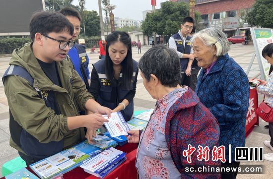 宣传活动现场。 宣传活动现场。