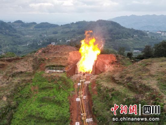 大探1井灯四段再试获日产81.85万方工业气流。西南油气田 供图 大探1井灯四段再试获日产81.85万方工业气流。西南油气田 供图