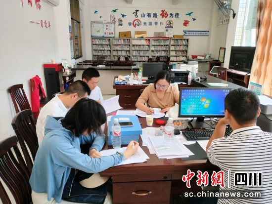 公益性岗位政策落实情况专项监督检查。郭剑忻摄 公益性岗位政策落实情况专项监督检查。郭剑忻摄