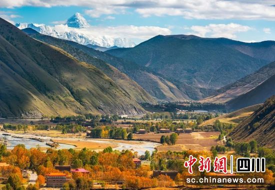 新都桥。四川省文化和旅游厅 供图 新都桥。四川省文化和旅游厅 供图