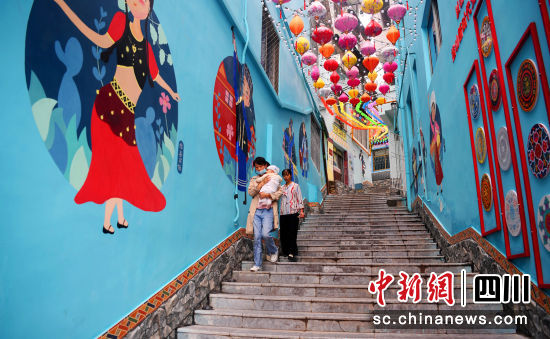 图为整改打造后的朝天镇马家巷焕然一新。张敏 摄 图为整改打造后的朝天镇马家巷焕然一新。张敏 摄