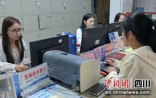 高校毕业生就业帮扶咨询。 高校毕业生就业帮扶咨询。