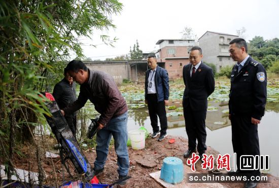 联合执法守护河湖生态安全。王超明 摄 联合执法守护河湖生态安全。王超明 摄