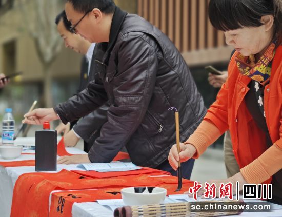 活动现场。定安桥社区供图 活动现场。定安桥社区供图