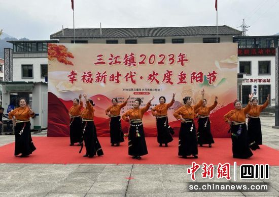 文艺汇演活动现场。 文艺汇演活动现场。