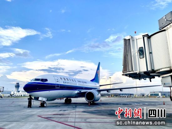新航季南航在川执飞51条航线,通达国内34个航点城市。 图片由南航四川分公司提供 新航季南航在川执飞51条航线,通达国内34个航点城市。 图片由南航四川分公司提供