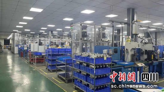 宜宾天瑞达汽车零部件有限公司的生产车间。刘倩 摄 宜宾天瑞达汽车零部件有限公司的生产车间。刘倩 摄