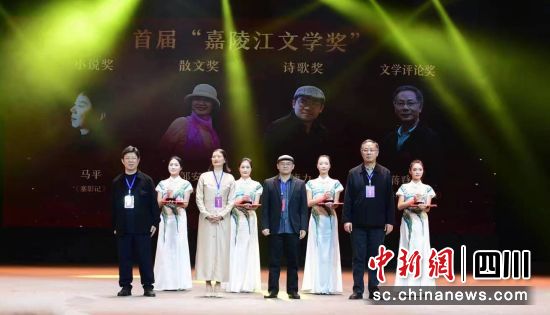 颁奖典礼现场。张力 摄 颁奖典礼现场。张力 摄