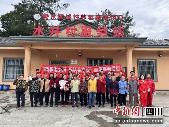 敬老爱老志愿服务活动现场。谭倩 摄 敬老爱老志愿服务活动现场。谭倩 摄