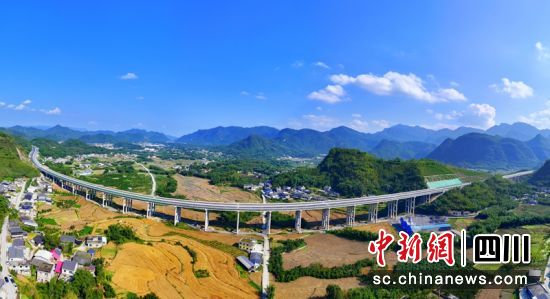 四川宜宾至云南威信高速公路全线通车。王玺霖 摄 四川宜宾至云南威信高速公路全线通车。王玺霖 摄