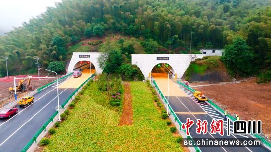 宜威高速公路特长隧道山茶花隧道。王玺霖 摄 宜威高速公路特长隧道山茶花隧道。王玺霖 摄