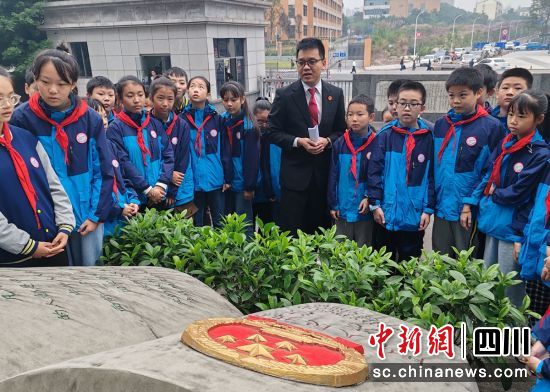 参观学习。 参观学习。