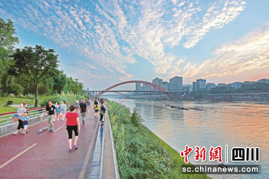 长江公园成为宜宾江景名片。曾朗 摄 长江公园成为宜宾江景名片。曾朗 摄