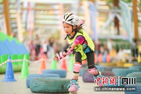2023年川渝幼儿趣味轮滑嘉年华近日举行。 成都市体育局供图 2023年川渝幼儿趣味轮滑嘉年华近日举行。 成都市体育局供图