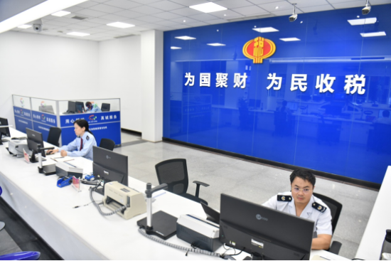 近日,位于川渝高竹新区的税费征管服务中心(张浪 摄) 近日,位于川渝高竹新区的税费征管服务中心(张浪 摄)