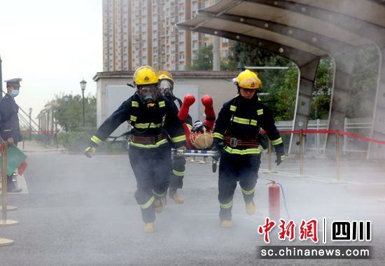地铁微型消防站技能比武竞赛现场。成都消防供图 地铁微型消防站技能比武竞赛现场。成都消防供图
