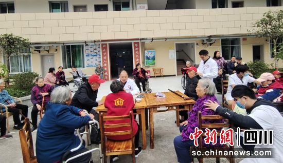服务活动现场。富顺融媒 供图 服务活动现场。富顺融媒 供图