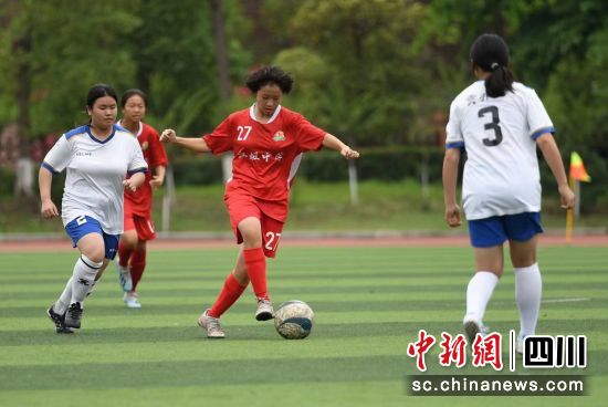 江中女足。 江中女足。