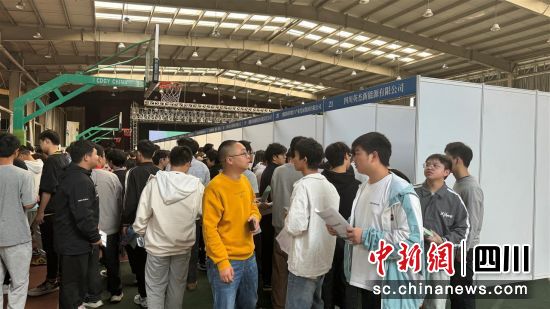 招聘会现场。 旌阳区融媒体中心供图 招聘会现场。 旌阳区融媒体中心供图
