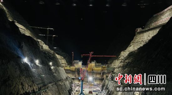 建设中的叶巴滩水电站。水电七局 供图 建设中的叶巴滩水电站。水电七局 供图