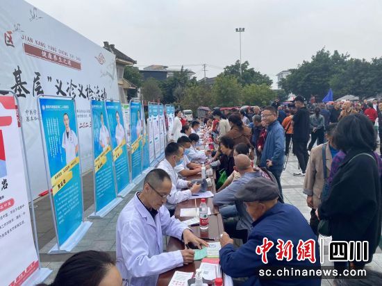 名医义诊义检活动。 旌阳区卫健局供图 名医义诊义检活动。 旌阳区卫健局供图