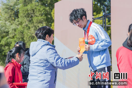 颁奖现场。泸州市人社局供图 颁奖现场。泸州市人社局供图