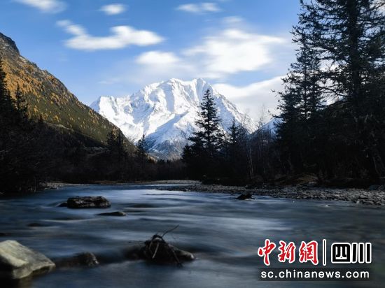 道孚县泰宁镇自然风光。(道孚县文化广播电视和旅游局 供图) 道孚县泰宁镇自然风光。(道孚县文化广播电视和旅游局 供图)