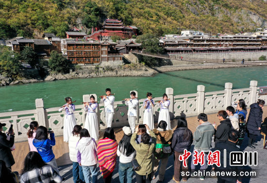 文旅志愿服务现场。(四川省文化馆 供图) 文旅志愿服务现场。(四川省文化馆 供图)