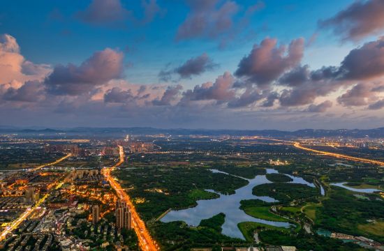 成都东三环及青龙湖实景图,新希望地产供图 成都东三环及青龙湖实景图,新希望地产供图