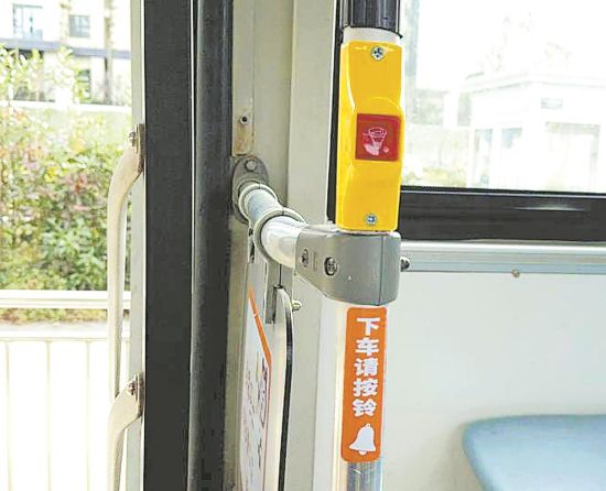 上下客门附近立柱设置有“铃停”按铃 上下客门附近立柱设置有“铃停”按铃