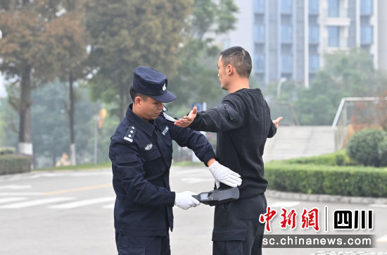 安检排爆竞赛现场。记者安源 摄 安检排爆竞赛现场。记者安源 摄