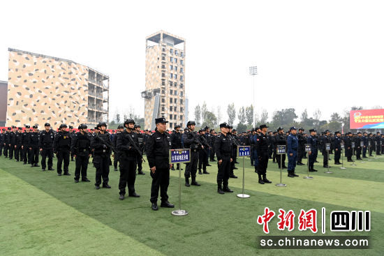 比武开幕式现场。记者安源 摄 比武开幕式现场。记者安源 摄