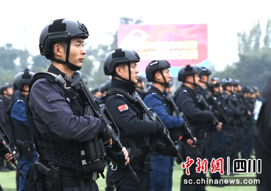 比武开幕式现场。记者安源 摄 比武开幕式现场。记者安源 摄