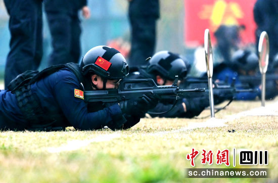 步枪基础射击竞赛现场。记者安源 摄 步枪基础射击竞赛现场。记者安源 摄