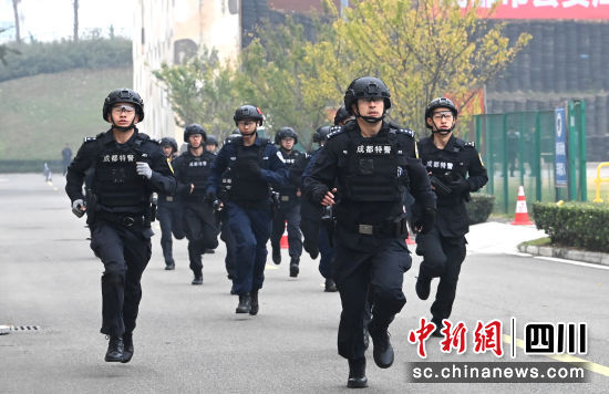 比武竞赛现场。记者安源 摄 比武竞赛现场。记者安源 摄