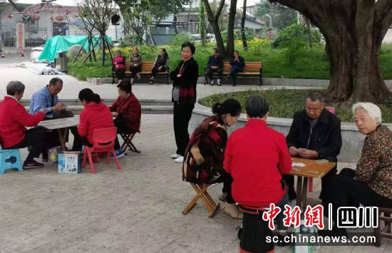 市民在“口袋公园”玩耍。大安融媒 供图 市民在“口袋公园”玩耍。大安融媒 供图