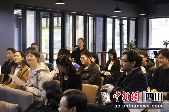 趣味互动现场。中建七局投资公司工会供图 趣味互动现场。中建七局投资公司工会供图