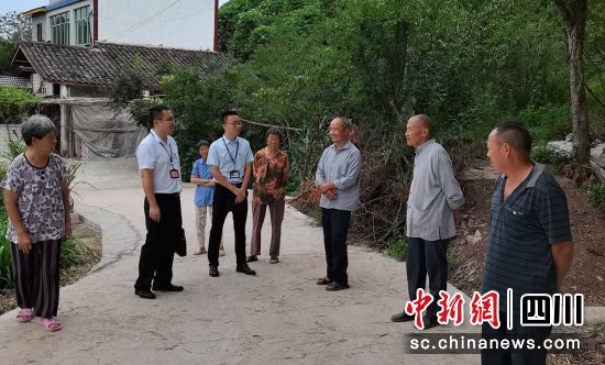 走访了解现场。徐驿 供图 走访了解现场。徐驿 供图