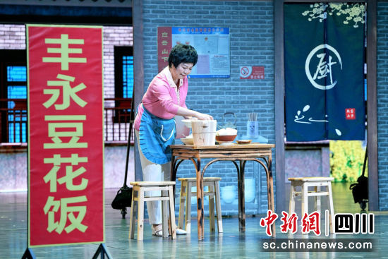 四川省第十九届小品(小戏)比赛汇报演出现场。(四川省剧目工作室 供图) 四川省第十九届小品(小戏)比赛汇报演出现场。(四川省剧目工作室 供图)