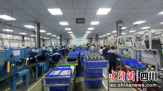 宜宾天瑞达汽车零部件有限公司小康生产线。刘倩 摄 宜宾天瑞达汽车零部件有限公司小康生产线。刘倩 摄