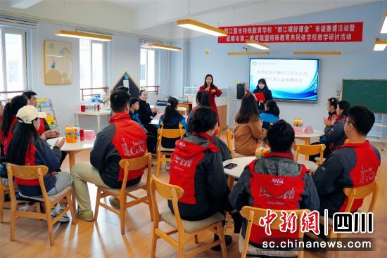 活动现场。卫荣兰摄 活动现场。卫荣兰摄